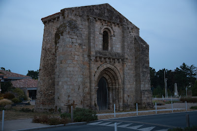Vieille église à Bellevigny