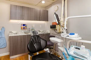 Yen Dentistry and Implantology image