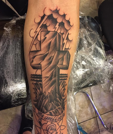 Explore ideas de tattoo para hombres, creative tattoo ideas in Amarillo, available at Music Box Body Art Studio