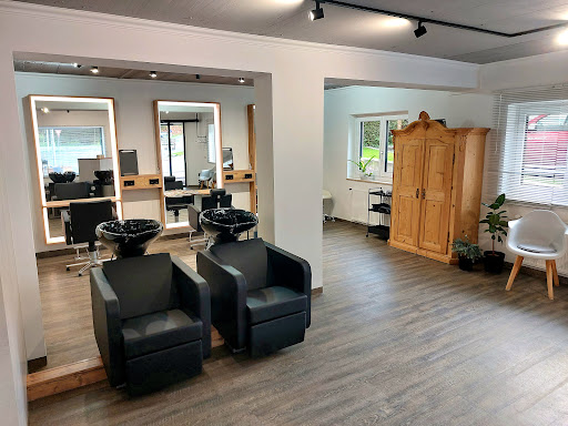 Theresa Holzer HAIR In Viehhofen