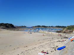 Plage du Port Hue'in fotoğrafı dağlarla çevrili