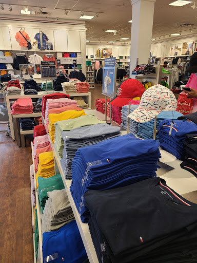 Shopping Mall «Jersey Shore Premium Outlets», reviews and photos, 1 Premium Outlet Blvd, Tinton Falls, NJ 07753, USA