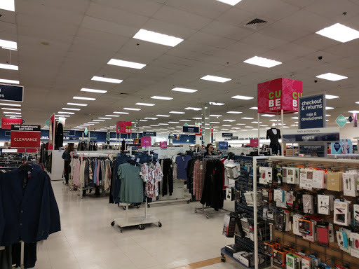 Shopping Mall «Riverpoint Center», reviews and photos, 1730 W Fullerton Ave, Chicago, IL 60614, USA