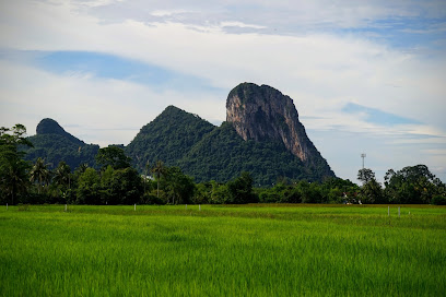 ภูเขาอกทะลุ Ok Thalu Hill