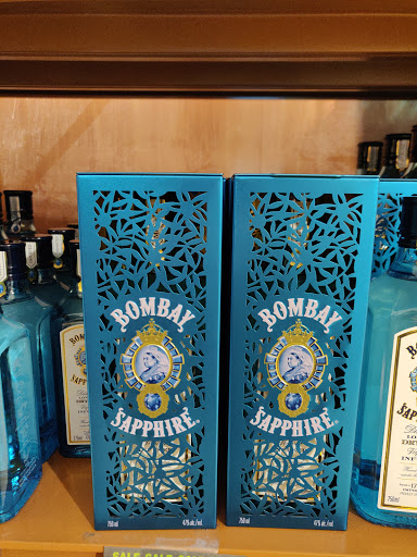 State Liquor Store «NH Liquor & Wine Outlet», reviews and photos, 294 Daniel Webster Hwy, Nashua, NH 03060, USA