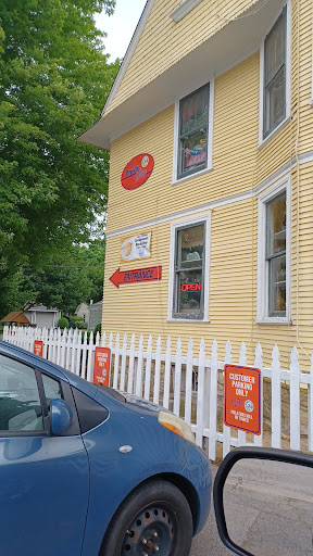 Thrift Store «Deja Vu Thrift Shop», reviews and photos, 427 S 4th St, Geneva, IL 60134, USA