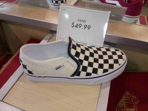 Shoe Store «DSW Designer Shoe Warehouse», reviews and photos, 2130 Gallatin Pike N, Madison, TN 37115, USA