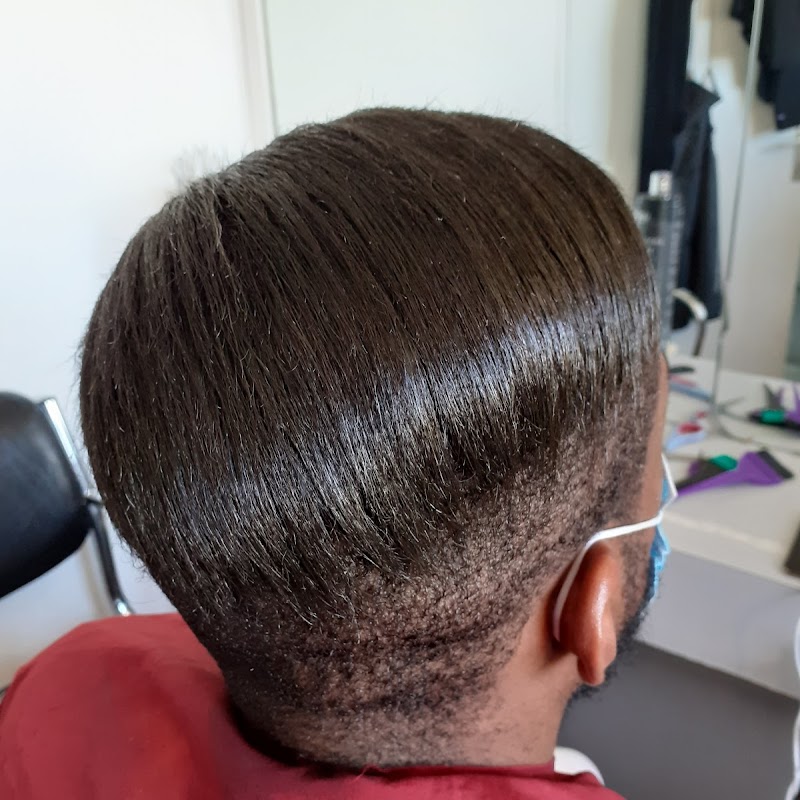 Grace salon de Coiffure à Melun spécialiste des locks et lissage brésilien