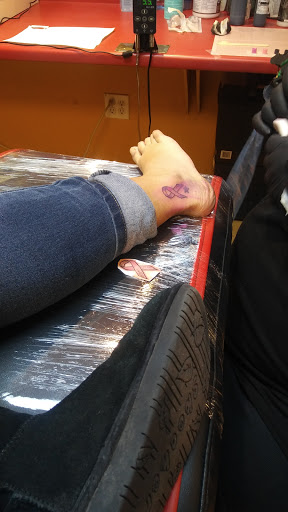 Tattoo Shop «Billionaire Tattoo Parlor», reviews and photos, 5650 Franklin Blvd, Sacramento, CA 95824, USA