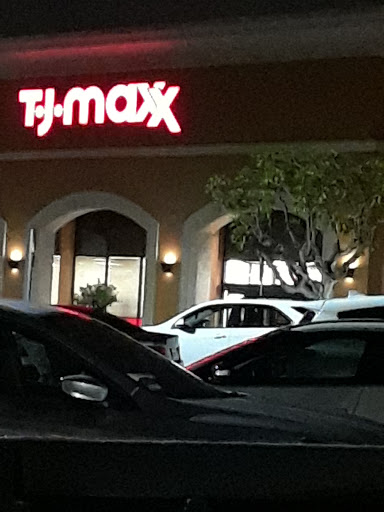 Shopping Mall «Tuskatella Shopping Center», reviews and photos, 1344 N Tustin St, Orange, CA 92867, USA