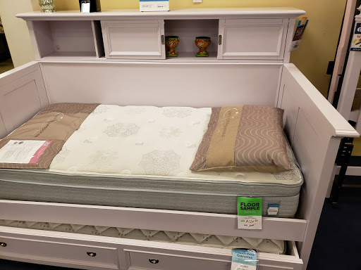 Furniture Store «Raymour & Flanigan Furniture and Mattress Store», reviews and photos, 1645 Broadhollow Rd, Farmingdale, NY 11735, USA