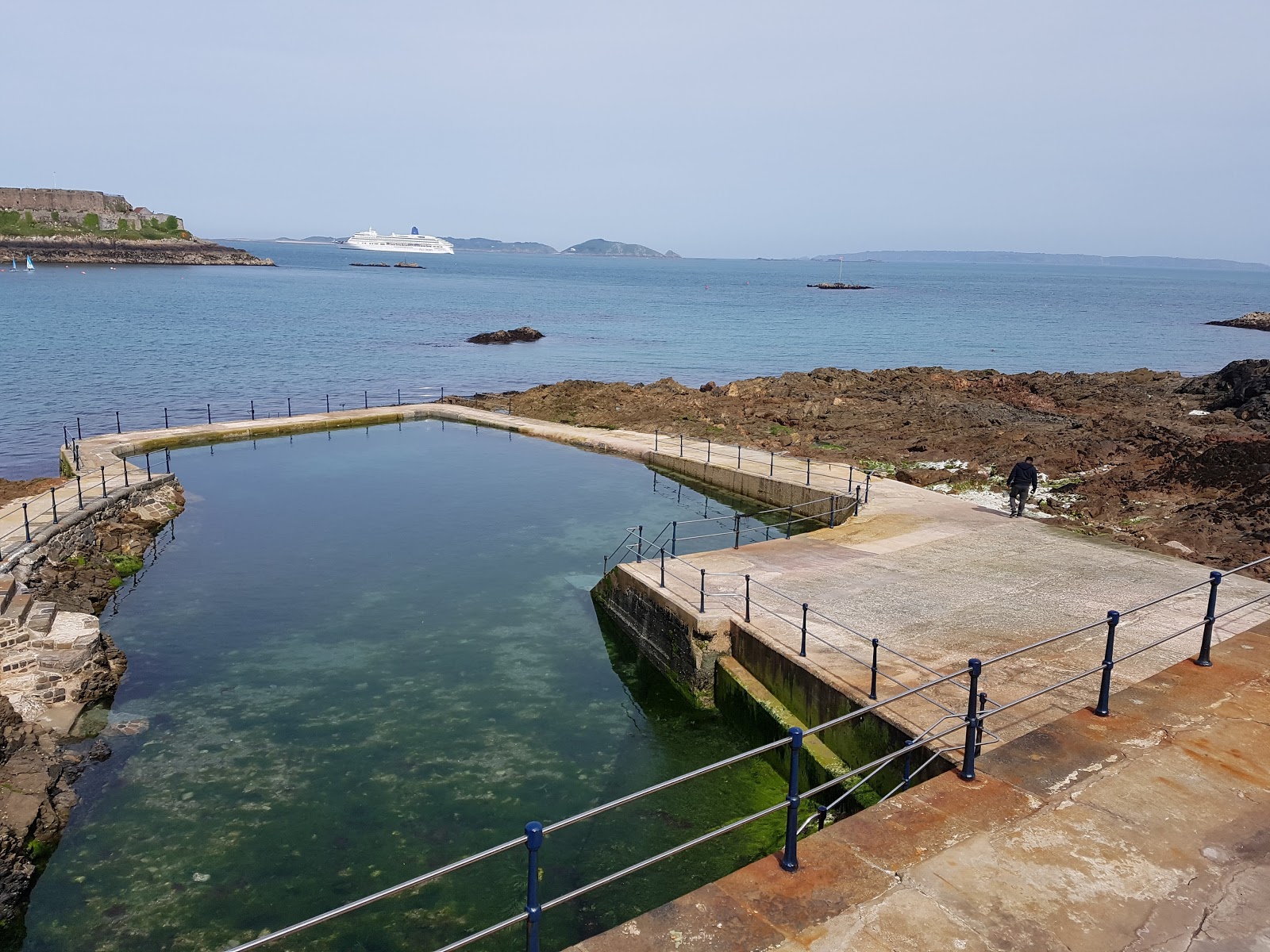 La Vallette Horseshoe Bathing Pools'in fotoğrafı düz bir kıyı şeridi ile birlikte
