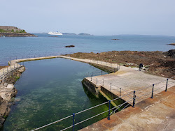 La Vallette Horseshoe Bathing Pools'in fotoğrafı düz bir kıyı şeridi ile birlikte