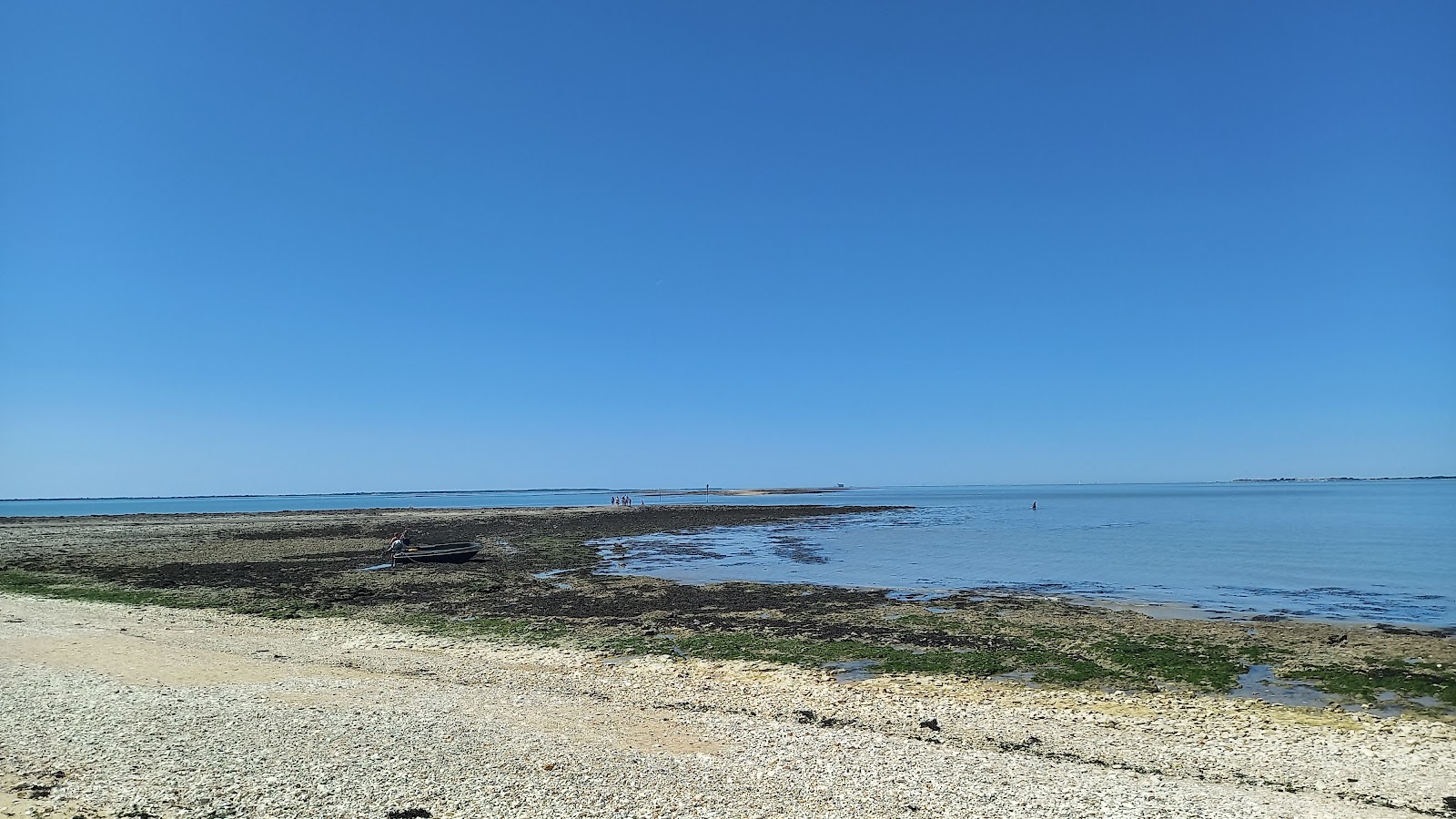 Foto di Plage Ile Madame con una superficie del ciottoli beige