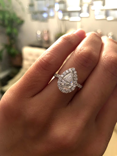 Jewelry Store «Jean Pierre Jewelers», reviews and photos, 21400 Ventura Blvd, Woodland Hills, CA 91364, USA