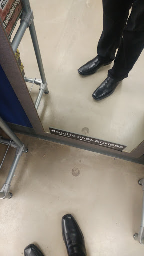 Shoe Store «SKECHERS Factory Outlet», reviews and photos, 1201 Airport Fwy #185, Euless, TX 76040, USA