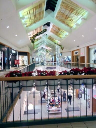 Shopping Mall «Stratford Square Mall», reviews and photos, 152 Stratford Dr, Bloomingdale, IL 60108, USA