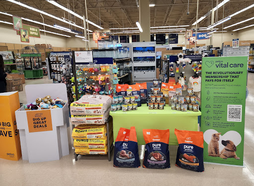 Pet Supply Store «Petco Animal Supplies», reviews and photos, 5975 20th St, Vero Beach, FL 32966, USA