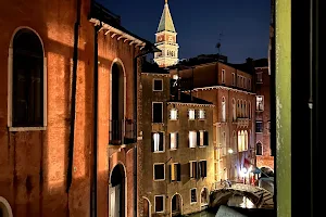 Luxury Venetian Rooms image