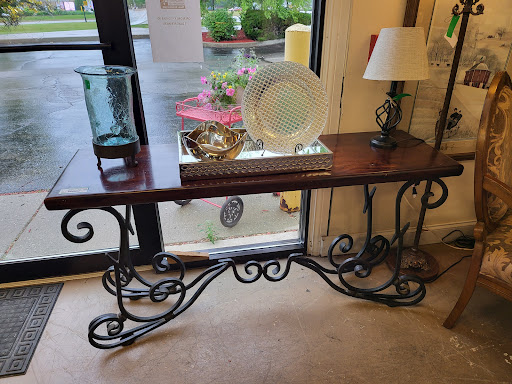 Consignment Shop «New Leaf Home Furnishings», reviews and photos, 2449 Pierce Dr #3, Spring Grove, IL 60081, USA