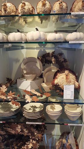 Furniture Store «Crate and Barrel», reviews and photos, 1950 Northern Blvd, Manhasset, NY 11030, USA