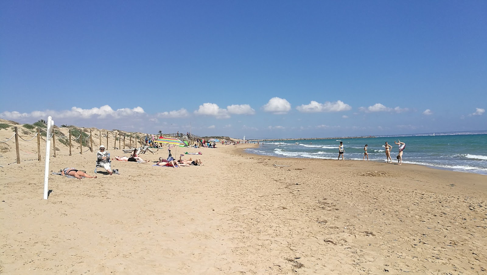 Foto di Playa Los Viveros e l'insediamento