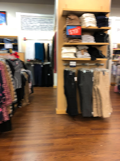 Clothing Store «Gap Outlet», reviews and photos, 100 Premium Outlets Blvd #100, Hagerstown, MD 21740, USA