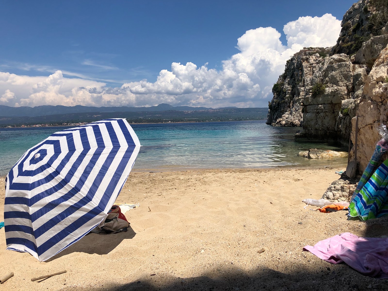 Vourlia Beach'in fotoğrafı doğal alan içinde bulunmaktadır