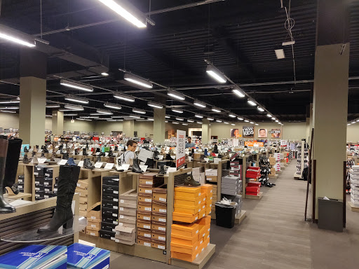 Shoe Store «DSW Designer Shoe Warehouse», reviews and photos, 124 West Market, Bloomington, MN 55425, USA