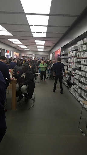 Computer Store «Apple Briarwood», reviews and photos, 100 Briarwood Cir, Ann Arbor, MI 48108, USA