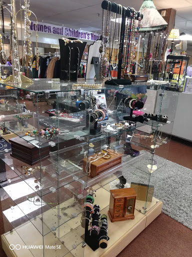 Thrift Store «Nifty Thrifty Shop LLC», reviews and photos, 4200 39th Ave, Kenosha, WI 53144, USA