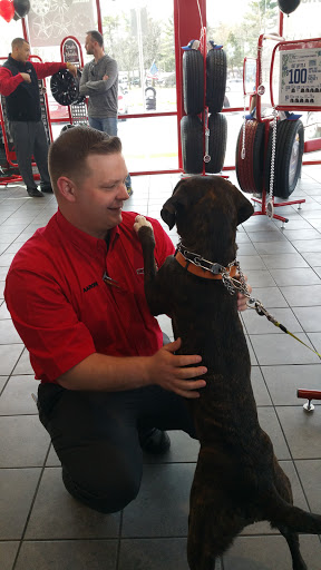 Tire Shop «Discount Tire Store - Springfield, MO», reviews and photos, 3670 S Glenstone Ave, Springfield, MO 65804, USA