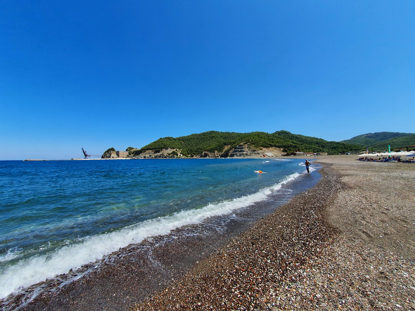 Photo of Kymási beach with brown fine pebble surface