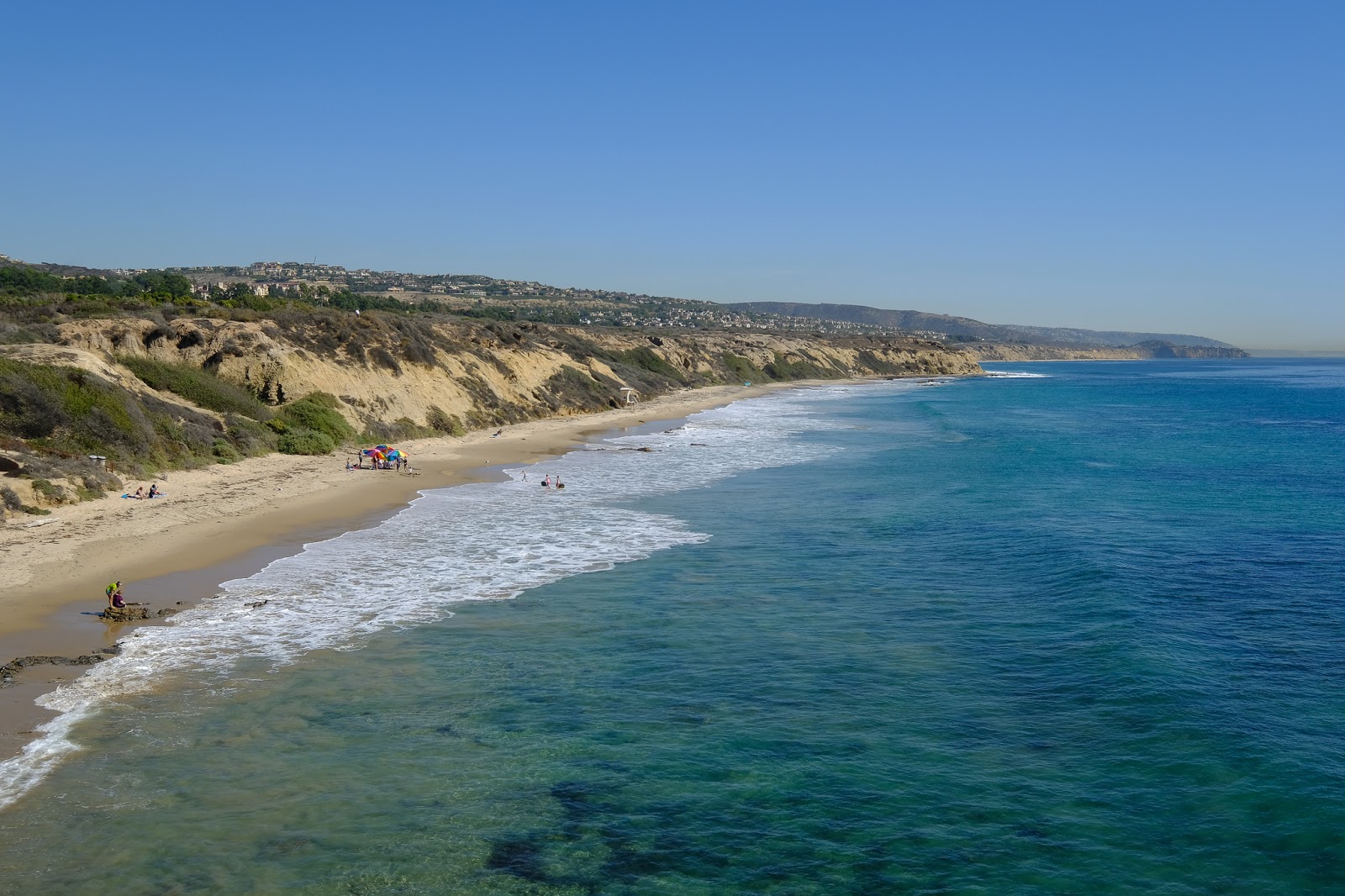 Fotografija Crystal Cove Beach z svetel pesek površino