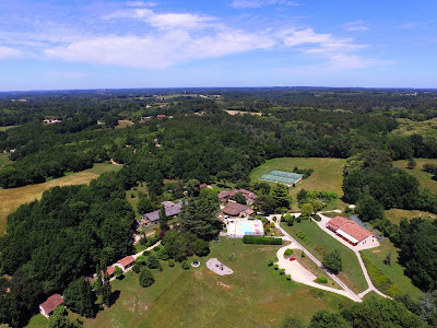 Domaine de Gavaudun village de gites en Périgord - Piscine et sports - Mariages et événements à Gavaudun
