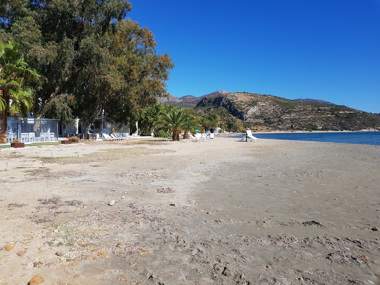 Foto de Katelios beach con parcialmente limpio nivel de limpieza