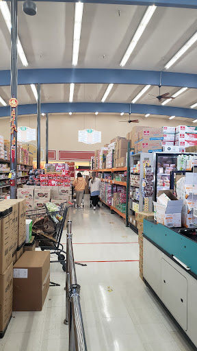 Asian Grocery Store «Hong Phat Food Center», reviews and photos, 101 SE 82nd Ave, Portland, OR 97216, USA