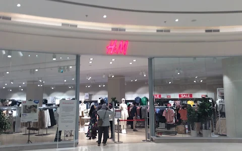 H&M image