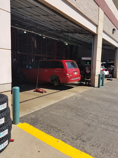 Tire Shop «Discount Tire Store - Westmont, IL», reviews and photos, 6455 Cass Ave, Westmont, IL 60559, USA