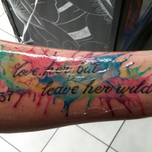 Tattoo Shop «Island Tattoo & Piercings», reviews and photos, 6600 Manatee Ave W, Bradenton, FL 34209, USA