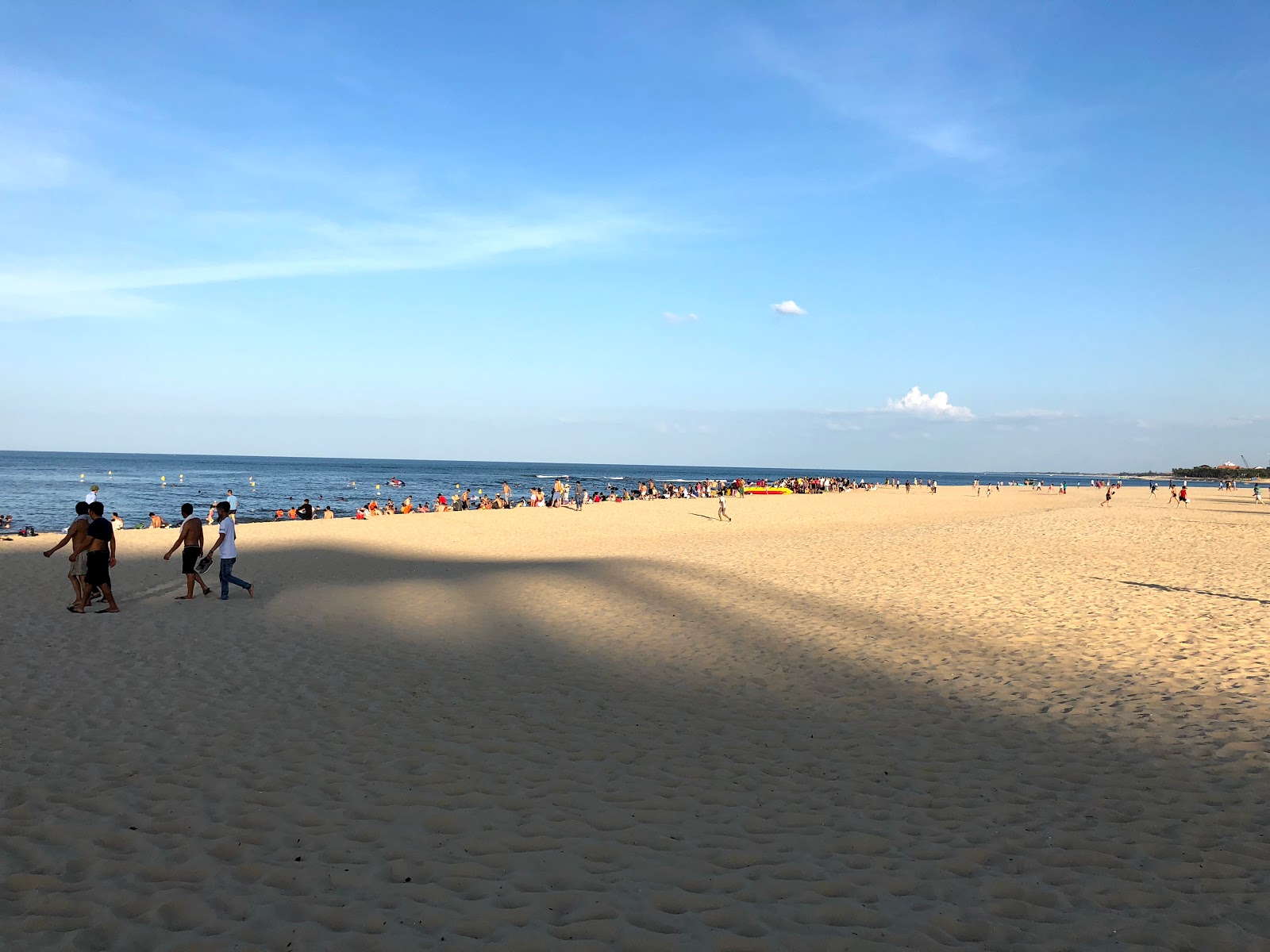 Φωτογραφία του Nhat Le Beach παροχές περιοχής