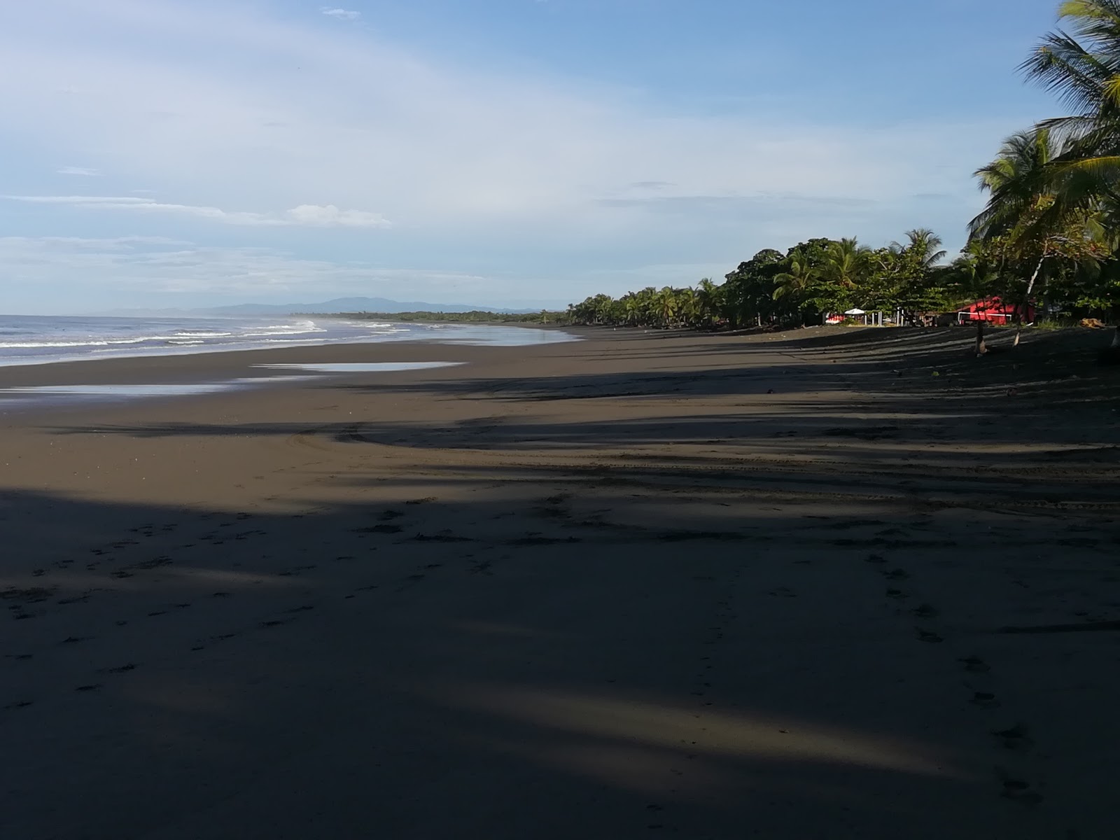 Zdjęcie Playa Quepos z powierzchnią jasny piasek