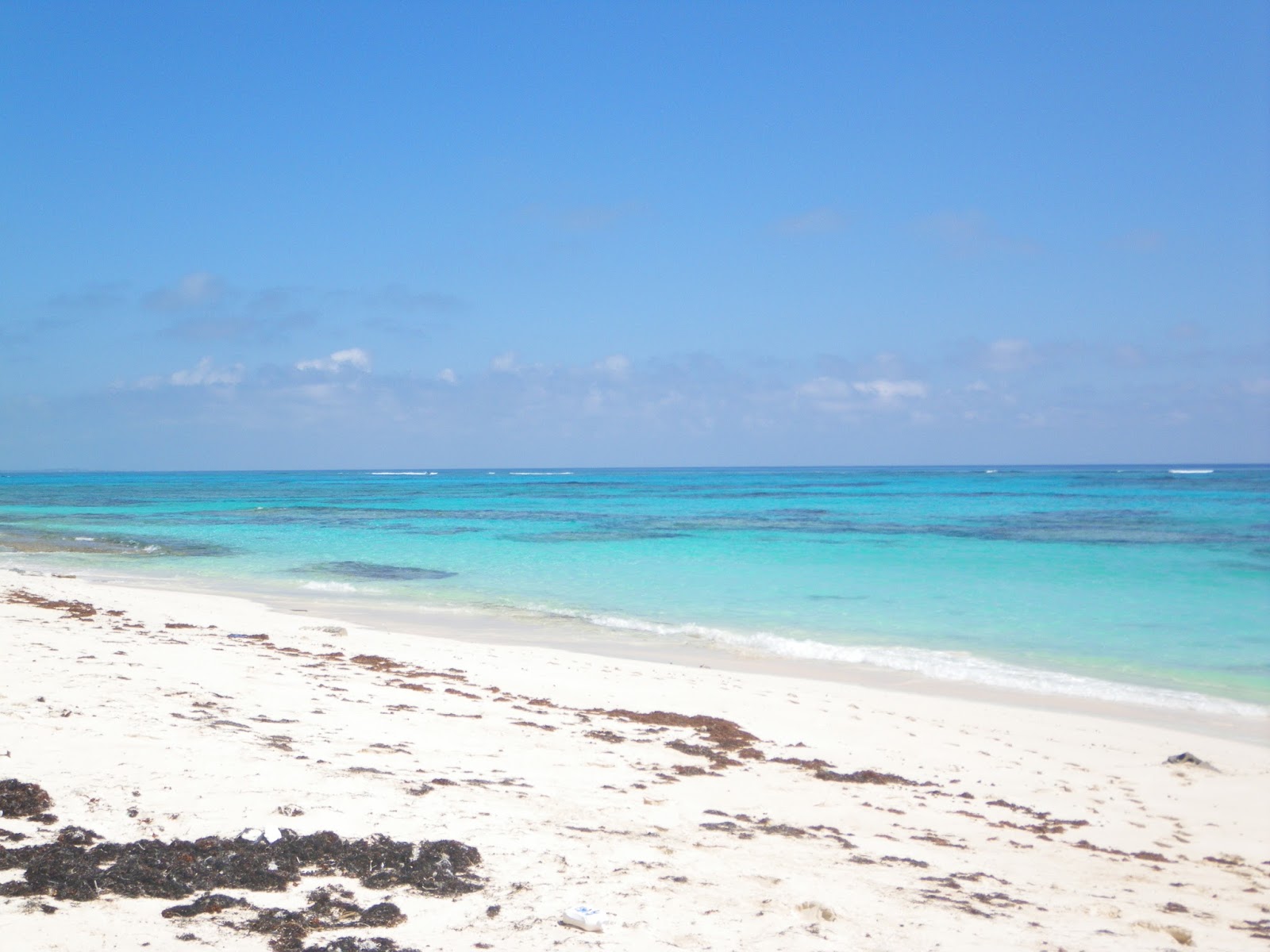 Fotografija Governors Harbour beach z svetel fin pesek površino