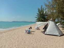 Naphatara Phirom Beach'in fotoğrafı çok temiz temizlik seviyesi ile