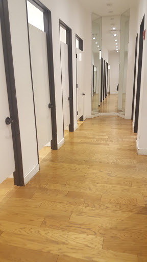 Clothing Store «Express», reviews and photos, 3101 Steinway St, Astoria, NY 11103, USA