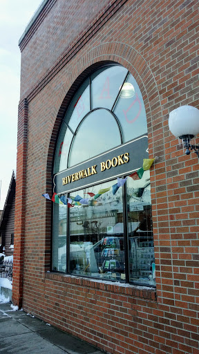 Riverwalk Books, 116 E Woodin Ave, Chelan, WA 98816, USA, 