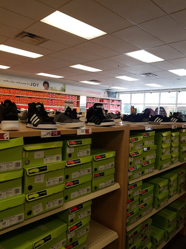 Shoe Store «Famous Footwear», reviews and photos, 505-507 W 49th St, Hialeah, FL 33012, USA