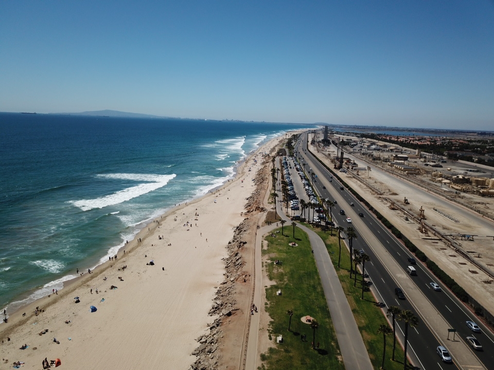 Fotografie cu Huntington Dog Beach cu o suprafață de apa turcoaz