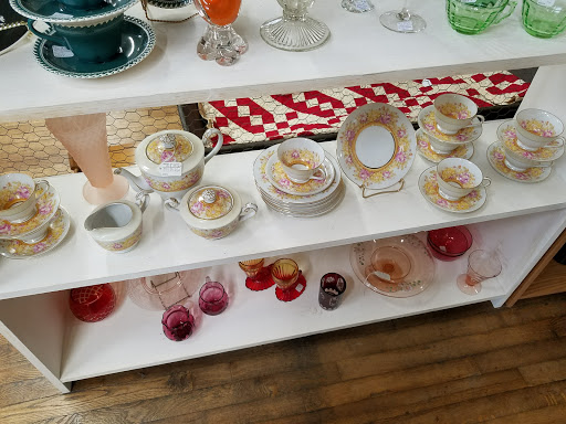 Antique Store «Downtown Antiques Mall», reviews and photos, 1 Court Square, West Plains, MO 65775, USA