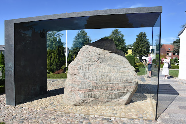 Anmeldelser af Jelling Monumenterne UNESCO World Heritage i Vejle - Museum